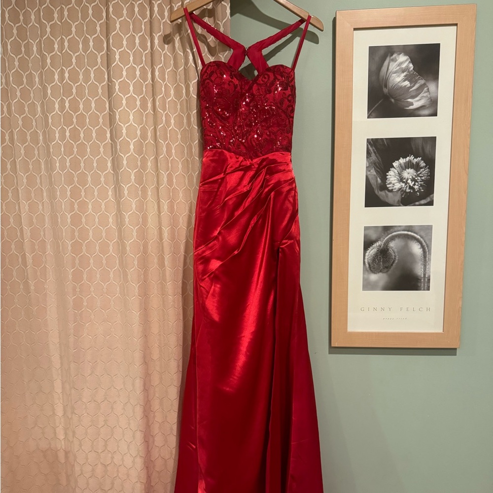 Red satan/sparkled prom dress